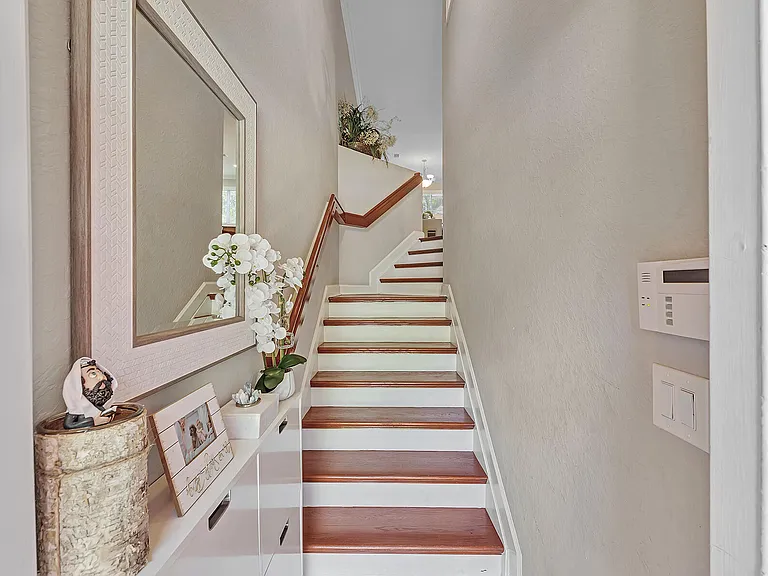 323 Bayfront Dr — Photo 5