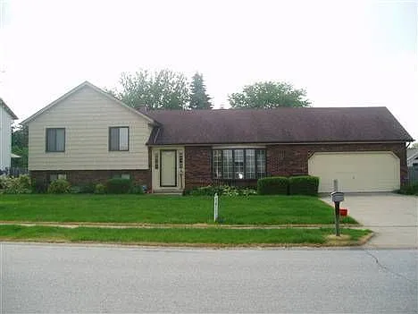 1720 Provincial Dr photo 1