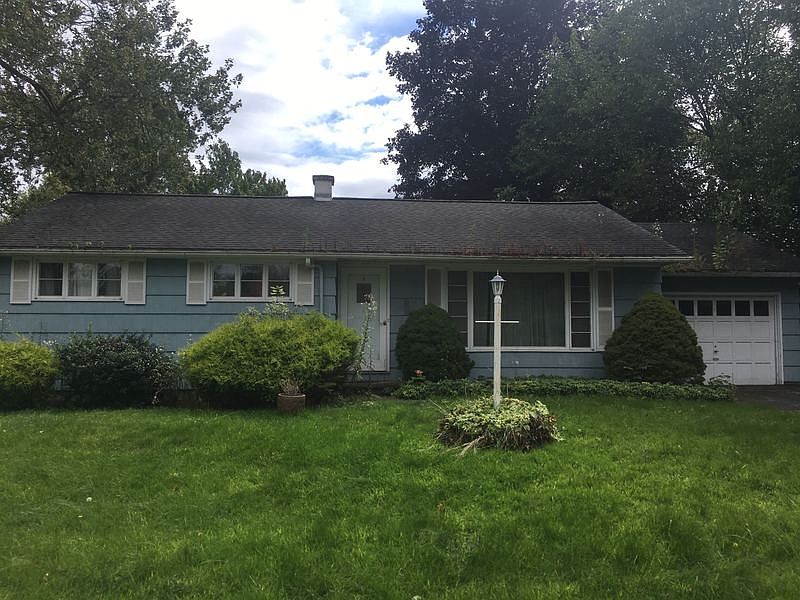2nd image of 5 Holly Rd