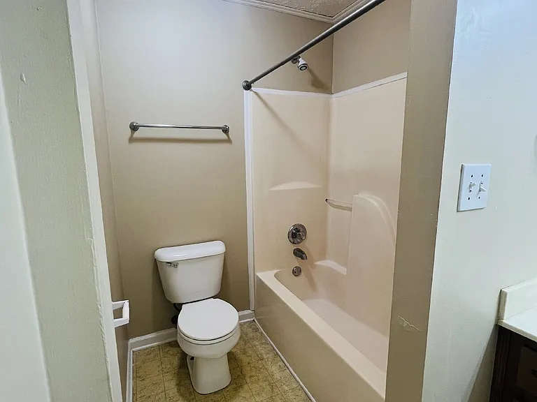 2 bed, 1.0 bath, 965 sqft, $925 — Photo 18
