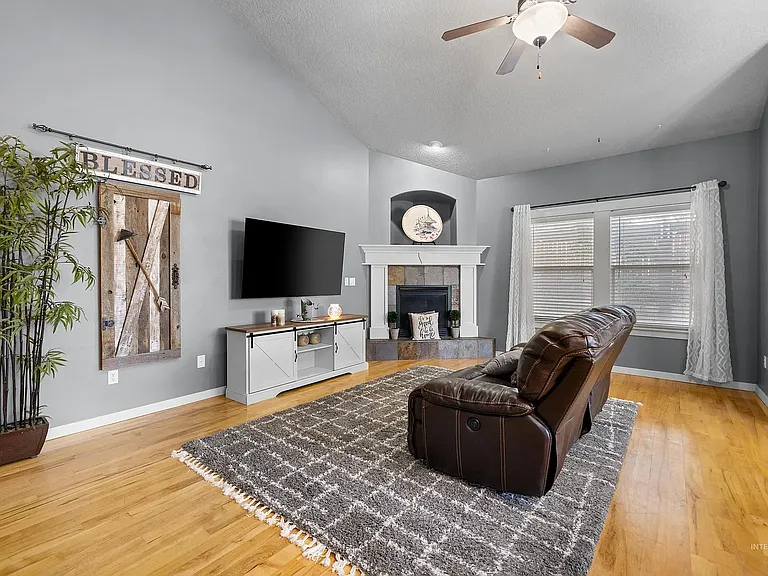 12805 W Berghan St — Photo 12