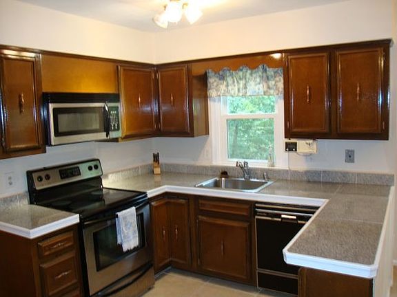 SS Appliances & Granite