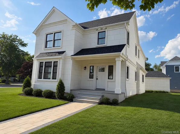 131 Searingtown Road, Albertson, NY 11507