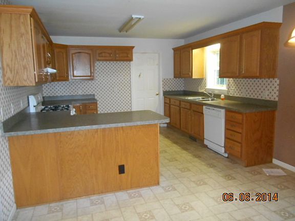 3rd image of 1020 E Garvin St