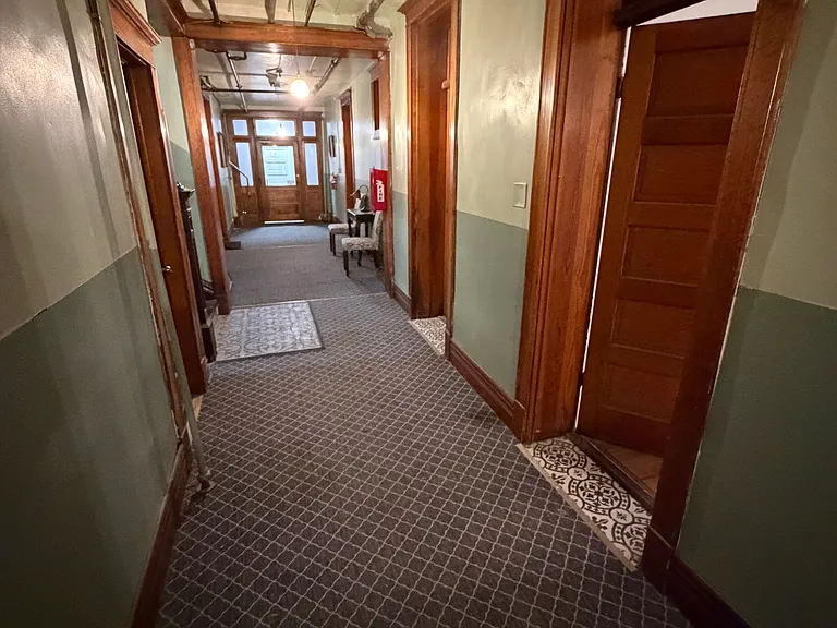 215 E 18th St #18 — Photo 18