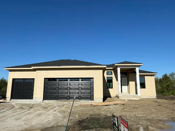 517 Timberline Dr, Gilbert, IA 50105