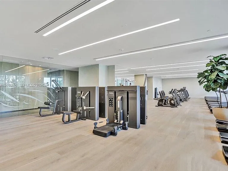 650 NE 32nd St #Penthouse 5201 — Photo 41
