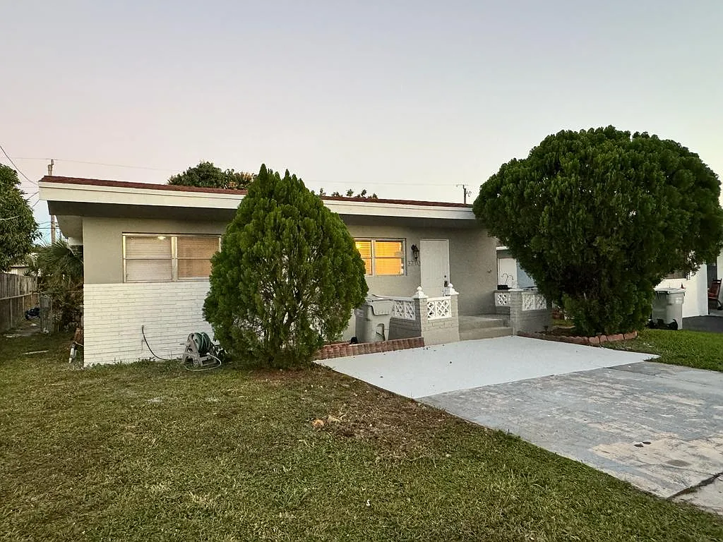2 bed, $2,390 — Photo 2