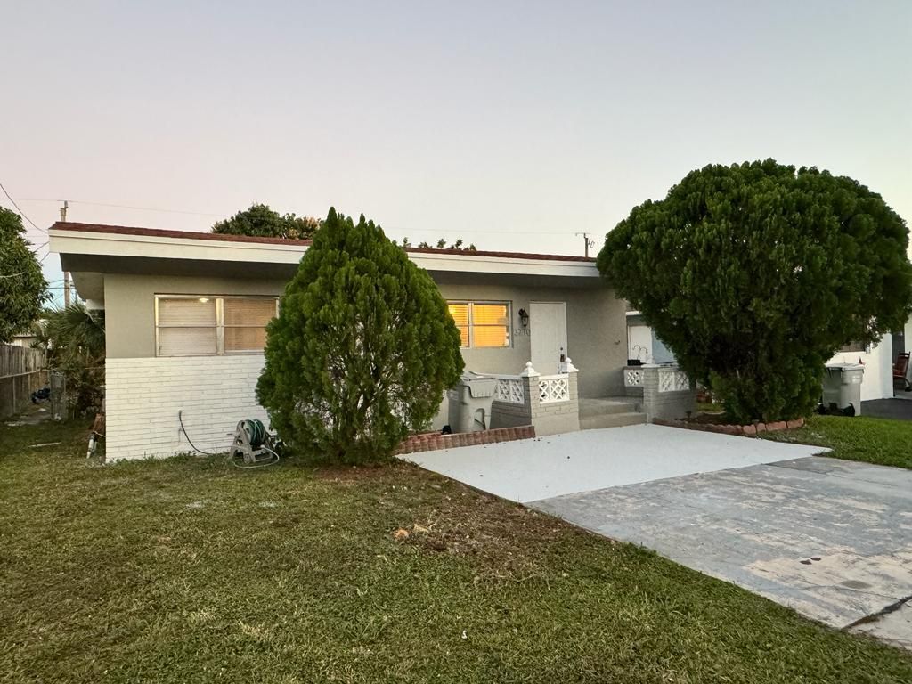 3710 NE 12th Ter, photo 2
