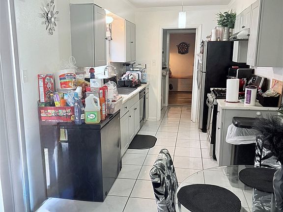 4th image of 208 Austin Ave