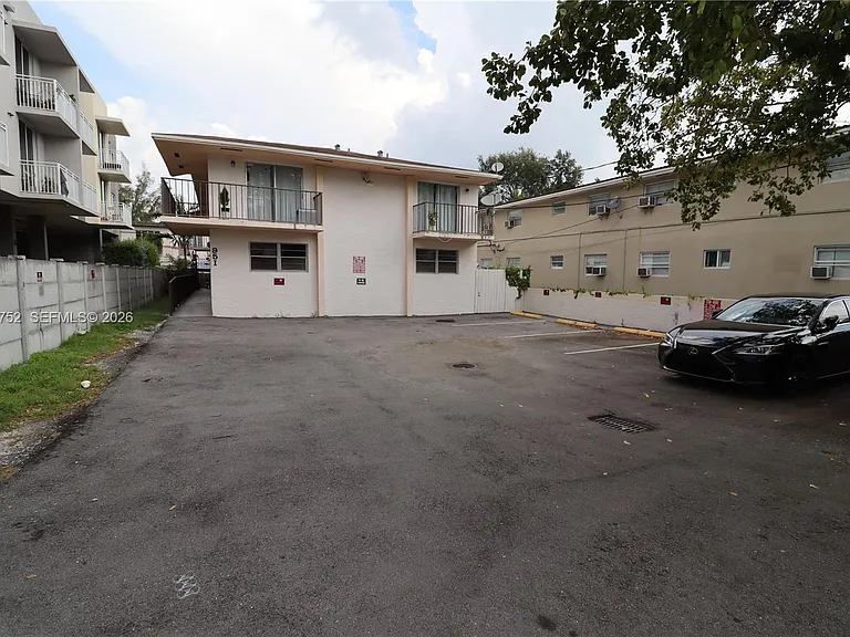 951 SW 7th St #5 — Photo 18