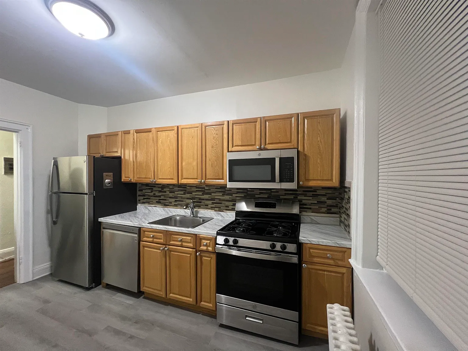 2 bed, 1.0 bath, 789 sqft, $2,300 — Photo 1