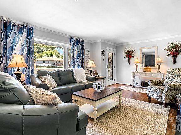 4th image of 104 Highland St