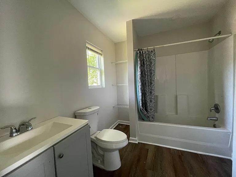 1112 E Bolton St — Photo 6