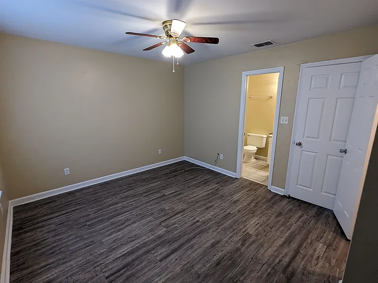 729 Wailes St — Photo 13