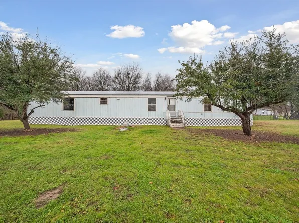212 Shady Creek Ln, Corsicana, TX 75109