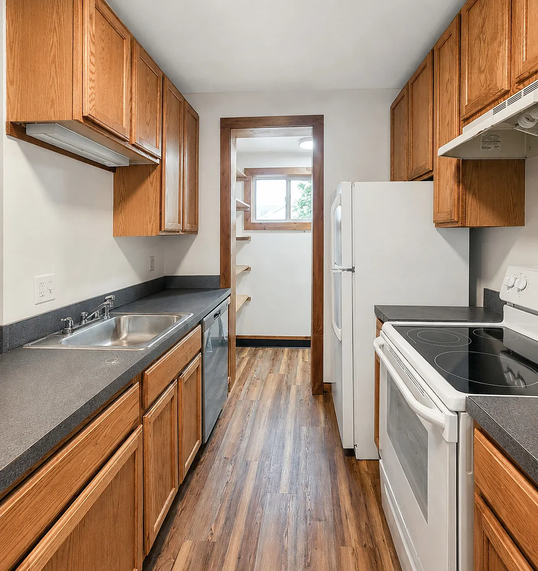 2 bed, 1.0 bath, 850 sqft, $1,600 — Photo 3