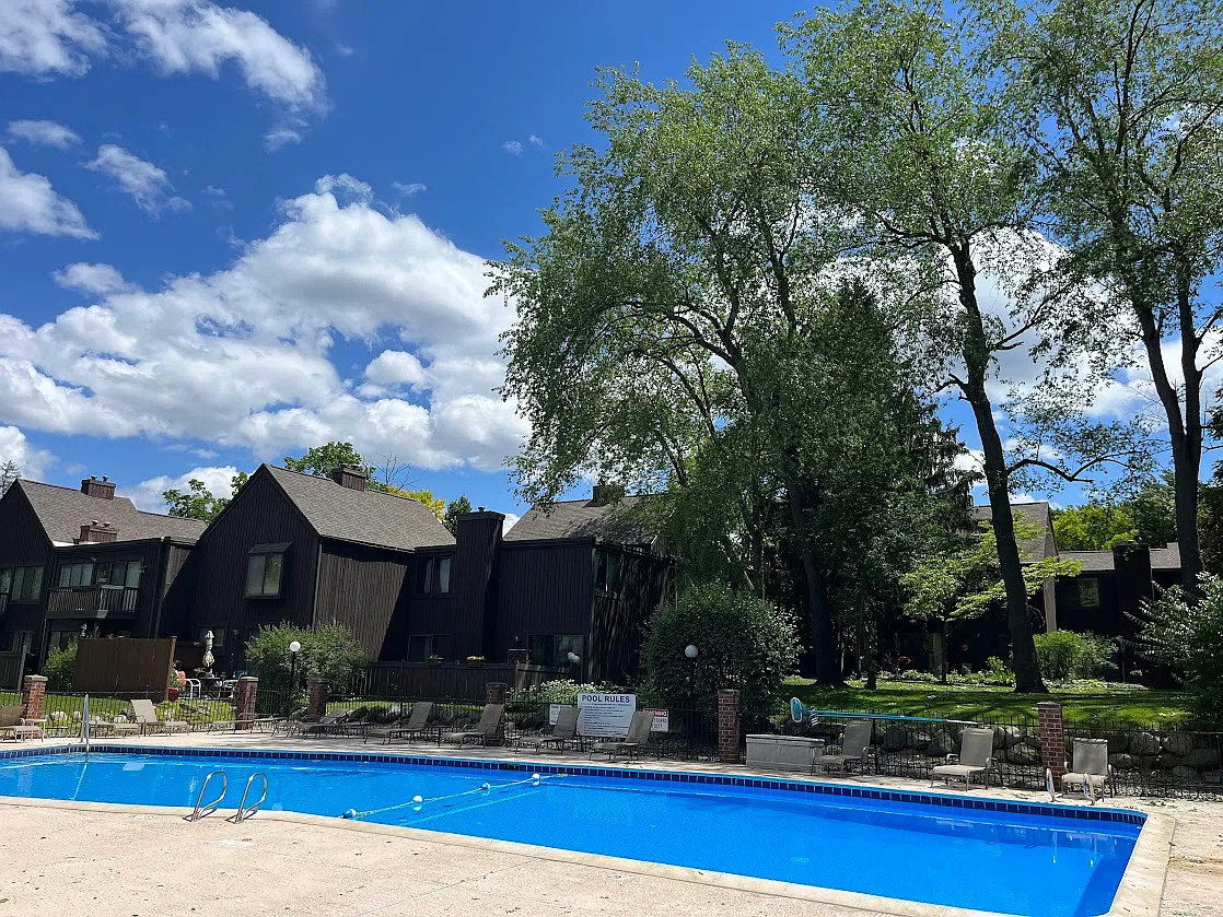 200 Lochcarren Ct — Photo 2