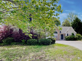 910 Harbins View Dr, Dacula, GA 30019