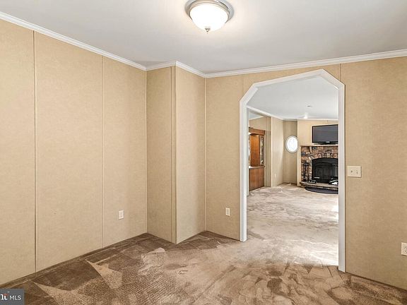 5th image of 45 Marcia Memorial Cir