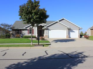 663 Miranda St, Combined Locks, WI 54113