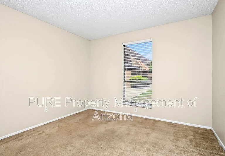 1224 E Evergreen St #102 — Photo 16