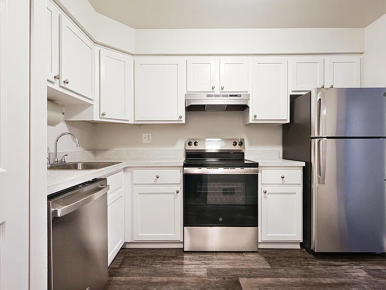Waynewood Apartments — Photo 6
