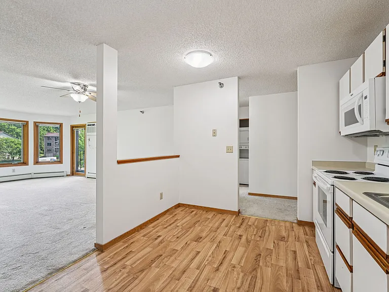 Oaks Lincoln Apartments — Photo 21
