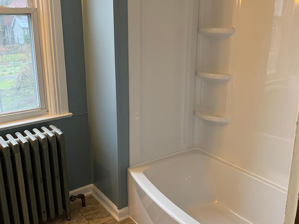 2nd image of 402 E 12th Ave