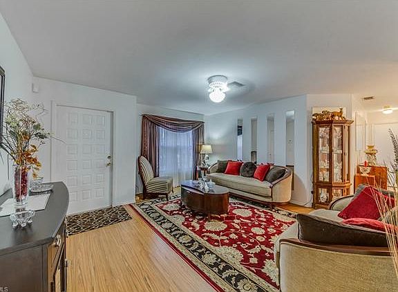4th image of 18175 Dupont Dr