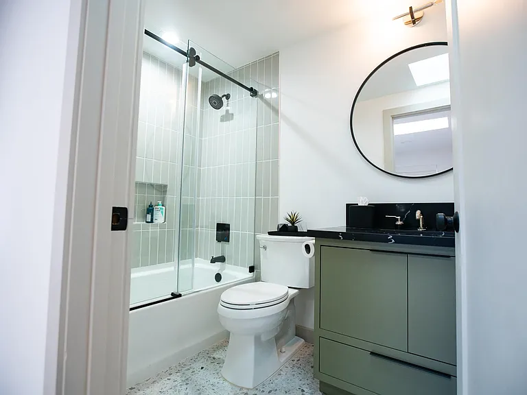 14822 Morrison St — Photo 33