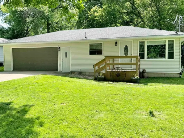 2131 S Shore Dr, Clear Lake, IA 50428