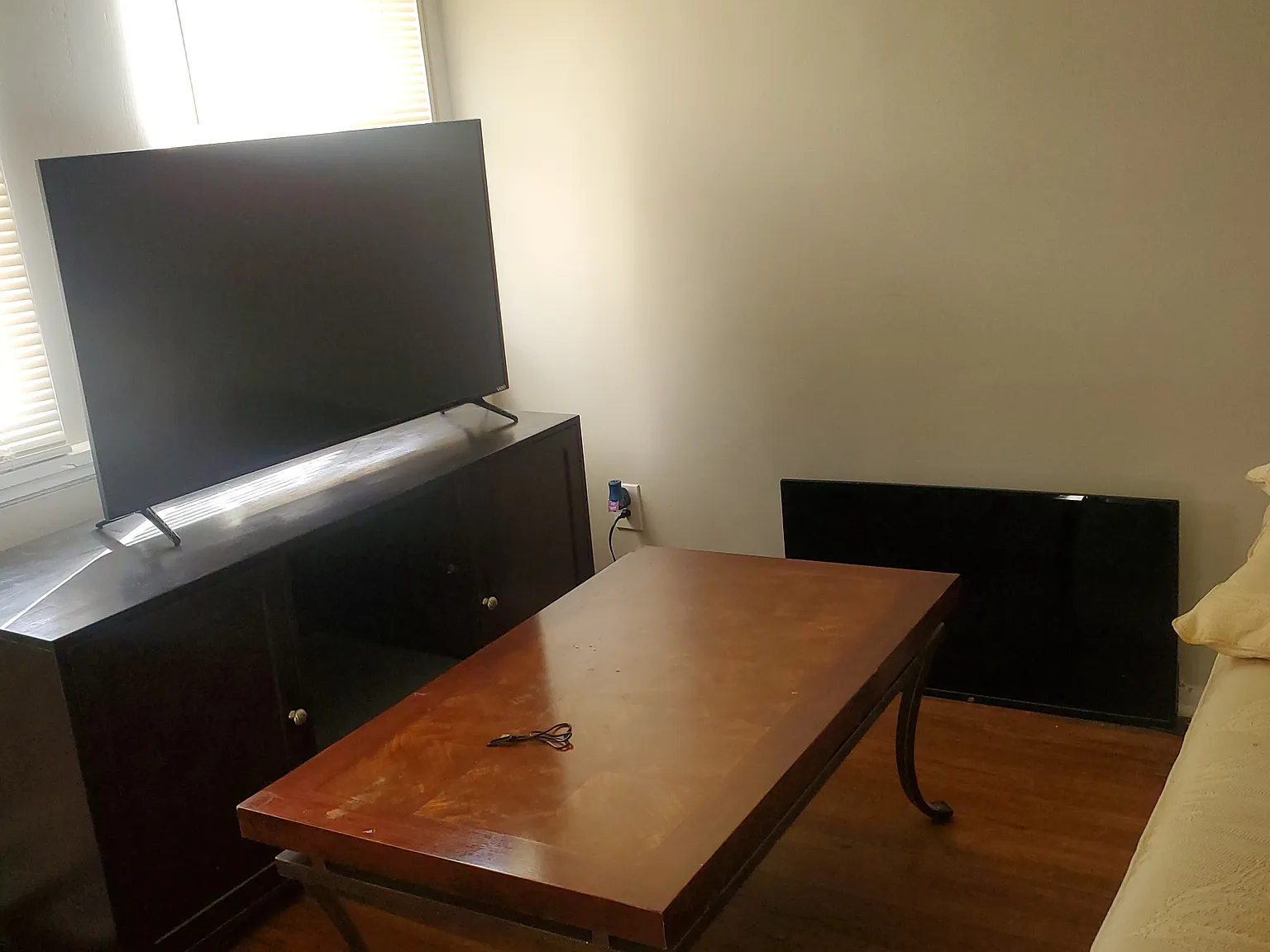 5 bed, 1100 sqft, $675 — Photo 4