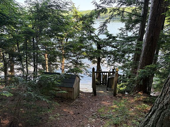 2nd image of 28 Chickadee Lane