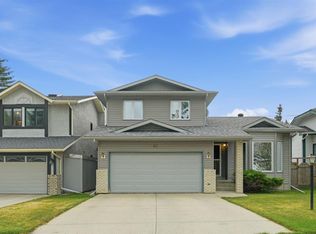 61 NW Shannon Cres SW, Calgary, AB T2Y2T8