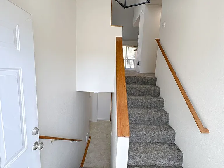 5631 N Hills Dr — Photo 2