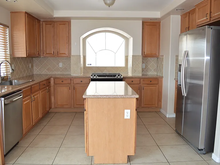 914 Socorro Song Ln — Photo 4