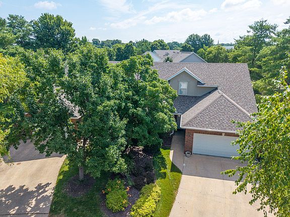 3rd image of 206 Blue Sky Ct