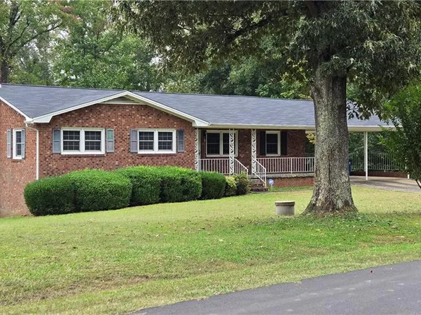5007 Fallingbrooks Ct, Greensboro, NC 27407