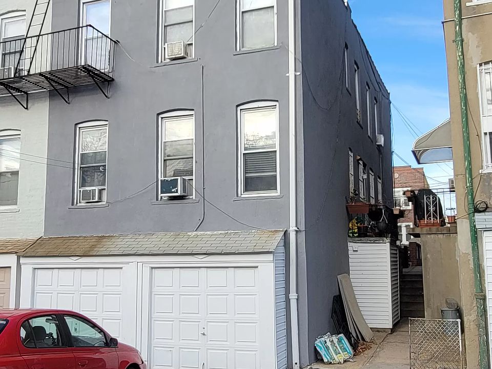 2nd image of 2379 27th St