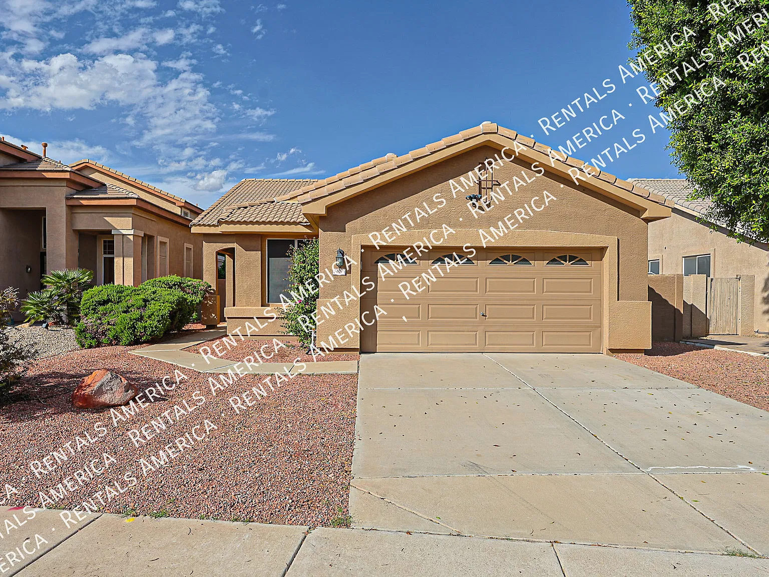 Available Now, Beautiful Glendale Home! — Photo 2