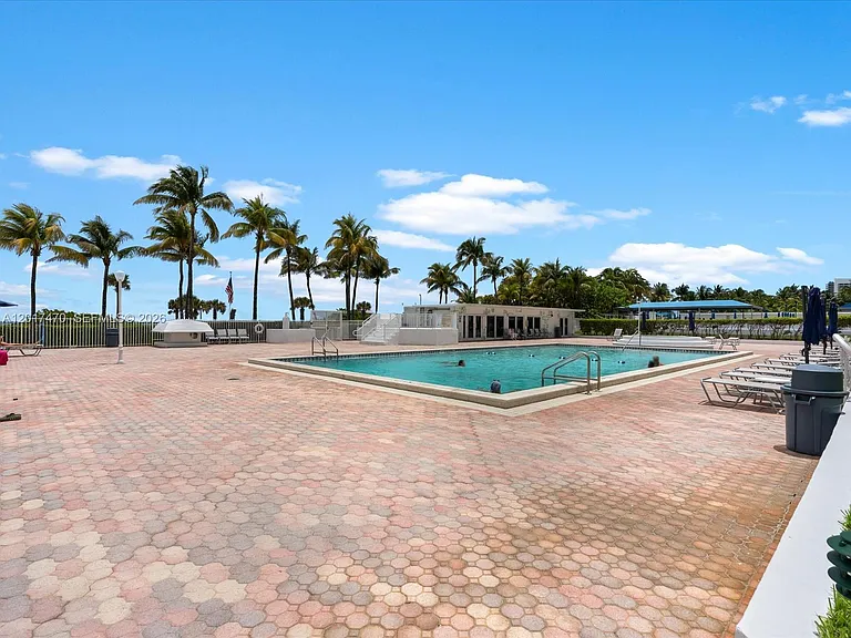 5005 Collins Ave #222 — Photo 33