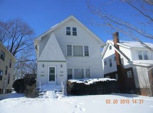 932 Helmsdale Rd, Cleveland Heights, OH 44112