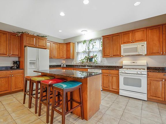 3rd image of 22349 Sandalwood Dr