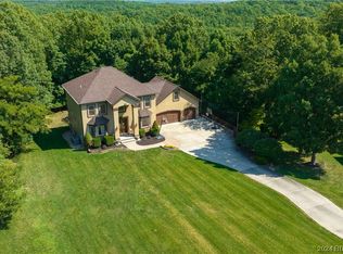 76 Beacon Hill Dr, Lake Ozark, MO 65049