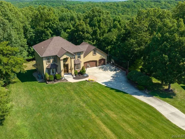76 Beacon Hill Dr, Lake Ozark, MO 65049