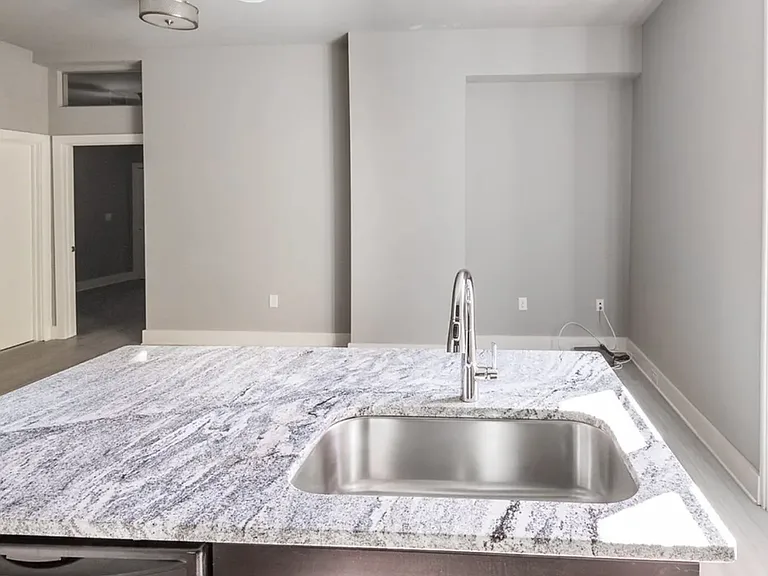 421 E Franklin St #3B — Photo 6