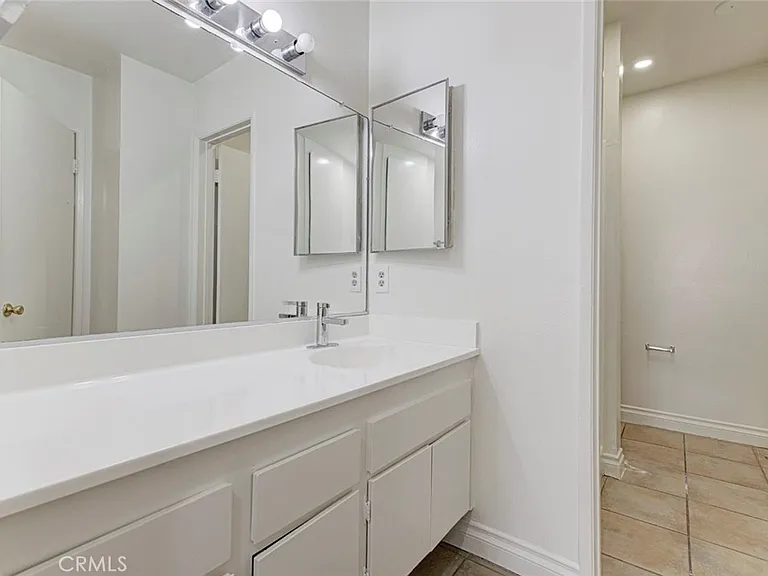 5460 White Oak Ave #K301 — Photo 8