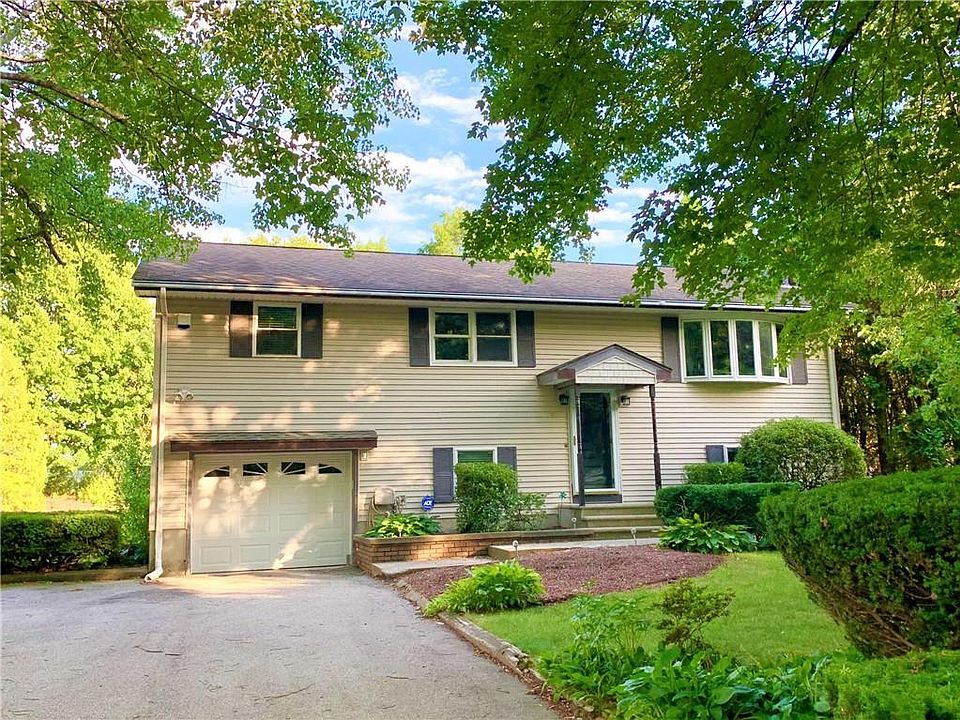 1st image of 10 Parkview Dr