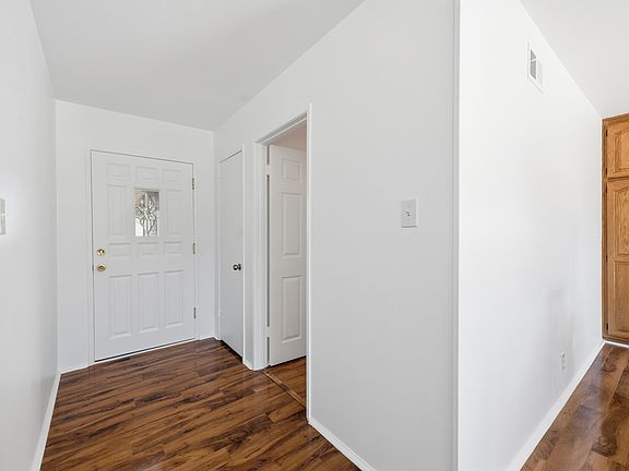 4th image of 1366 Lark Ave